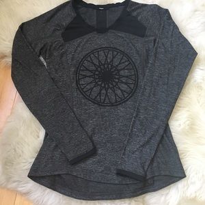 EUC Lululemon Long Sleeve V Neck SoulCycle 6 S